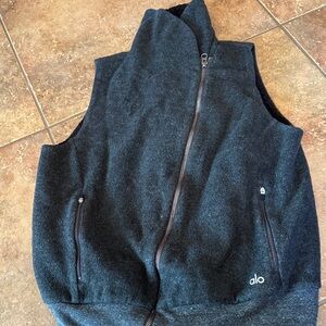 ALO Yoga Men's Dark Gray Zip-Up Vest